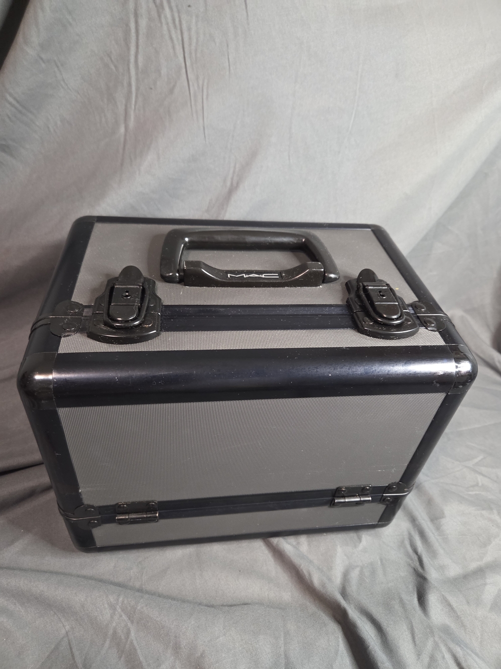 MAC Cosmetics Silver and Black Portable Makeup Train Case Large Size 7 lbs
